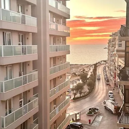 Luxury 3br Apt With Seaview *